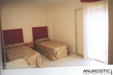 PISO MUY AMPLIO Y LUMINOSO EN URBANIZACI&Oacute;N MUY BIEN SITUADA