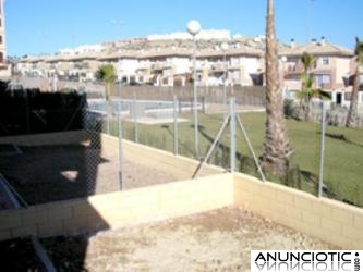 ALTORREAL Piso 3 dorm, amueblado. Planta Baja. Jard&iacute;n. Impecable