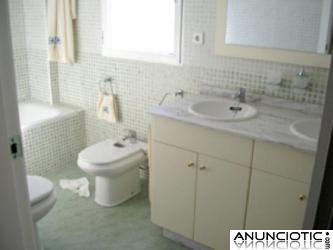 ALTORREAL Piso 3 dorm, amueblado. Planta Baja. Jard&iacute;n. Impecable