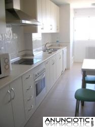 ALTORREAL Piso 3 dorm, amueblado. Planta Baja. Jard&iacute;n. Impecable