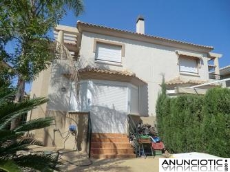 ALTORREAL Adosado 3 dorm, amueblado, 1&ordf;L&iacute;nea del Golf. Impecable