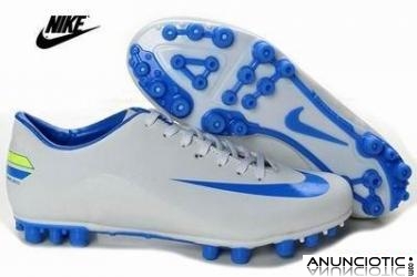 baloncesto al por mayor y los zapatos de f&uacute;tbol 