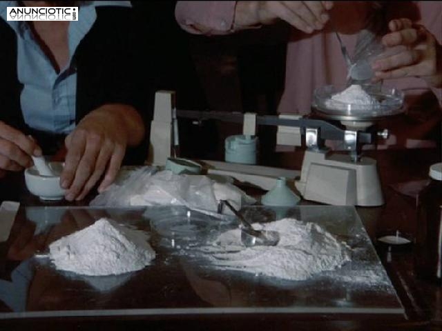 C&aacute;psula, p&iacute;ldoras y polvo de cianuro de potasio puro al 99%.