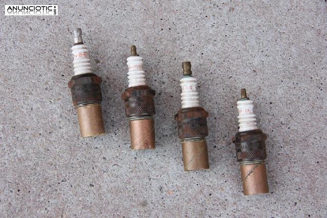 Champion. Lote cuatro buj&iacute;as.