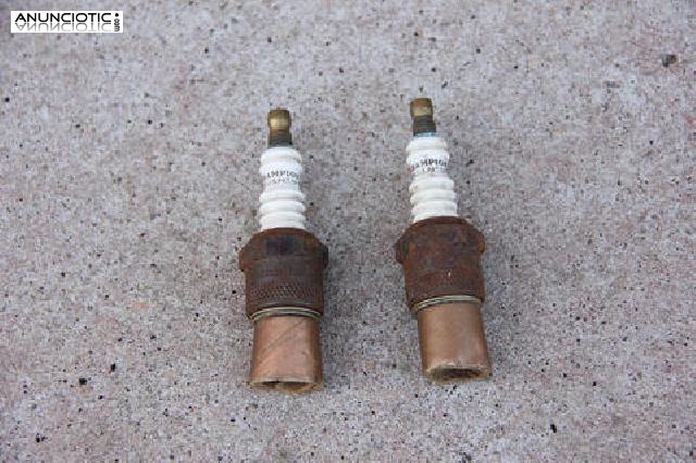 Champion. Set dos buj&iacute;as.