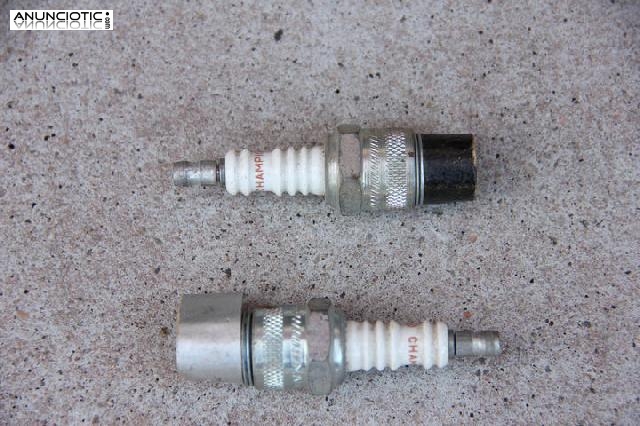 Champion. Dos buj&iacute;as.