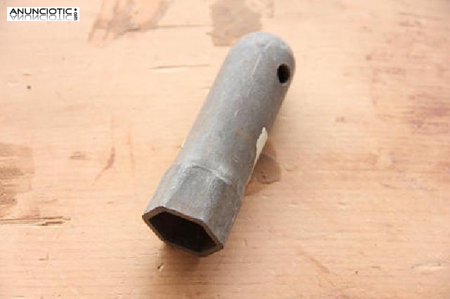 Llave buj&iacute;as.