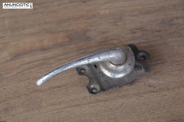 Citroen 11. Cerradura con manecilla.