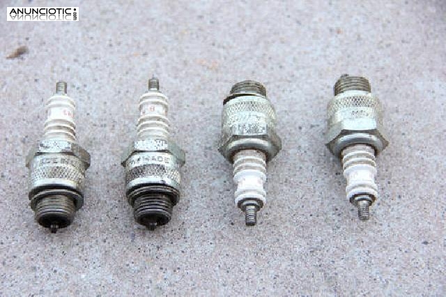 Cuatro buj&iacute;as J - 8. Champion.