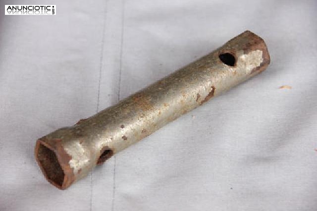 Llave buj&iacute;as.