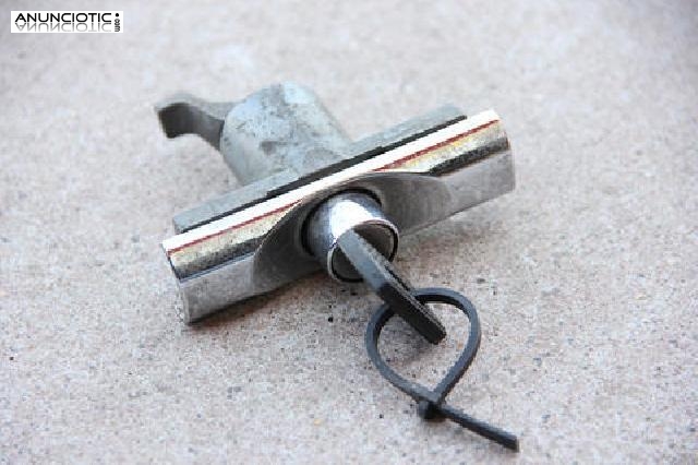 Mercedes 300D. Cierre port&oacute;n trasero.