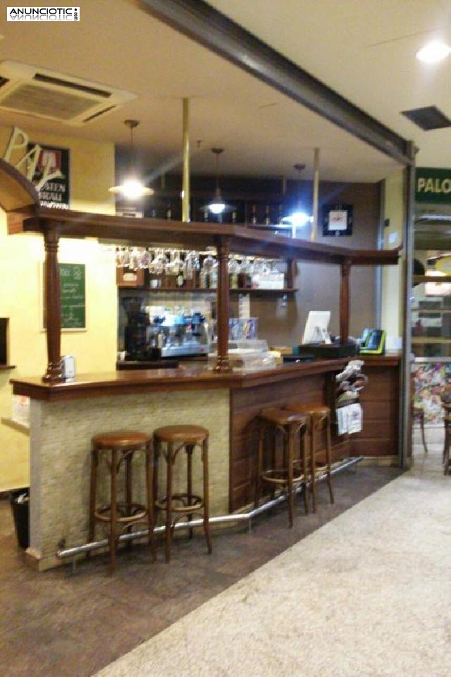 Cafeter&iacute;a totalmente equipada 