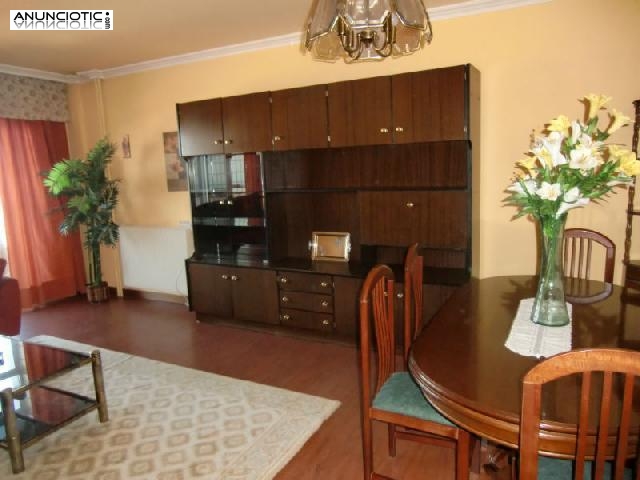 Con comunidad calefacci&oacute;n y garaje