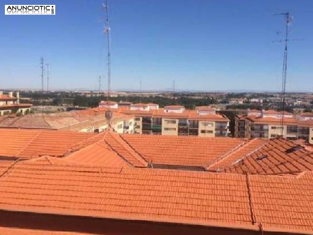 se alquila 6&ordm; piso con ascensor muy luminoso