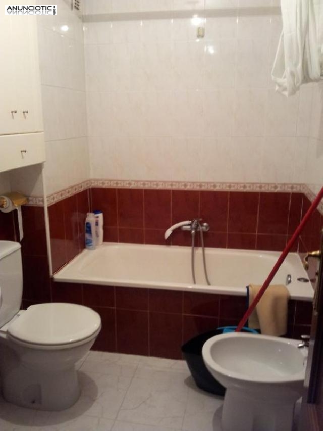 Se alquila 4&ordm; piso con ascensor muy luminoso 