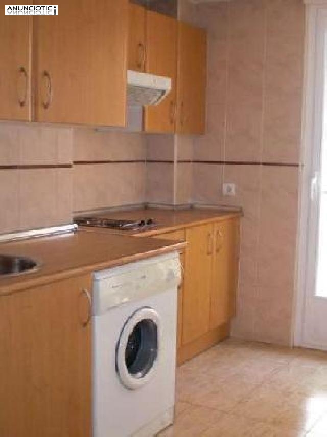 Se alquila 4&ordm; apartamento con ascensor muy lu