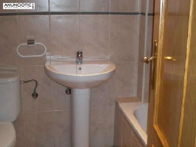 Se alquila 4&ordm; apartamento con ascensor muy lu