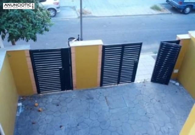 Adosado reformado en palomares del r&iacute;o