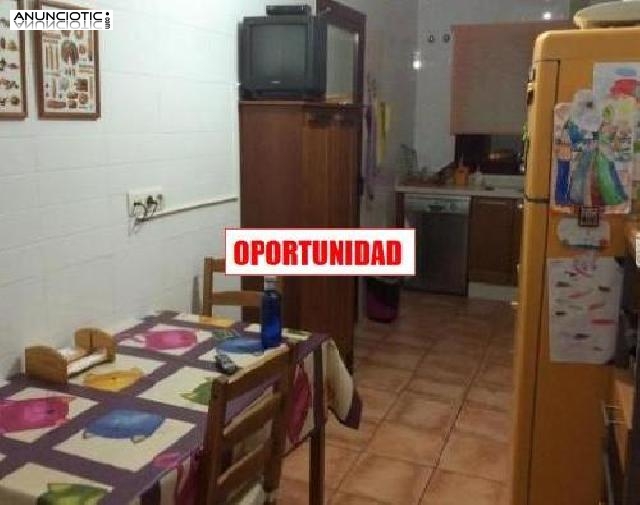 Se alquila 4&ordm; atico con ascensor muy luminoso