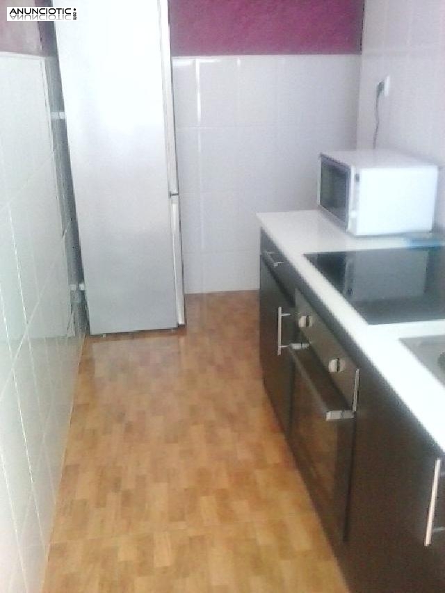 Se alquila 2&ordm; piso muy luminoso en la zona de
