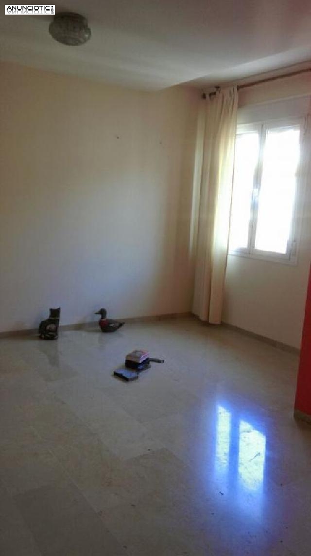 Se alquila 3&ordm; piso con ascensor muy luminoso 