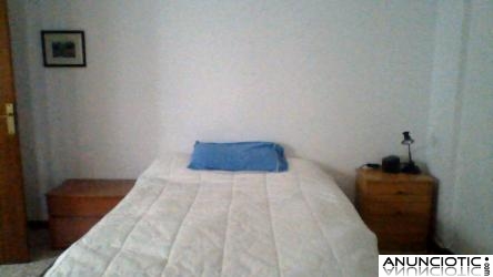 SE ALQUILA HABITACION CON BA&Ntilde;O EN EL INTERIOR