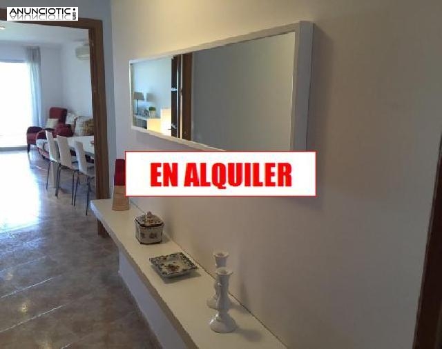 Se alquila bonito &aacute;tico con ascensor muy lumi 