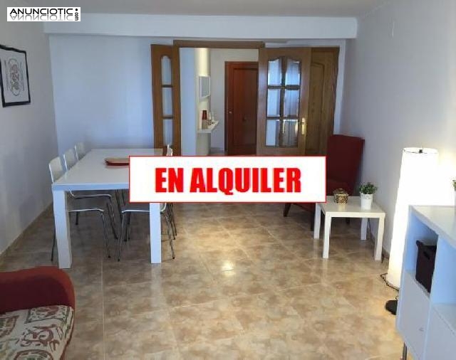 Se alquila bonito &aacute;tico con ascensor muy lumi 