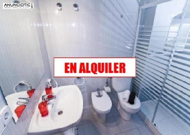 Se alquila bonito &aacute;tico con ascenso 