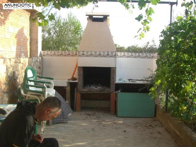 Finca r&uacute;stica con olivos 