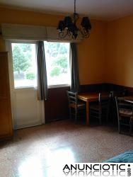 Alquilo habitaci&oacute;n grande y luminosa en La Laguna a CHICA