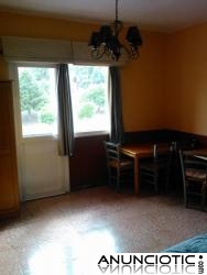 Alquilo habitaci&oacute;n a chica en la laguna.