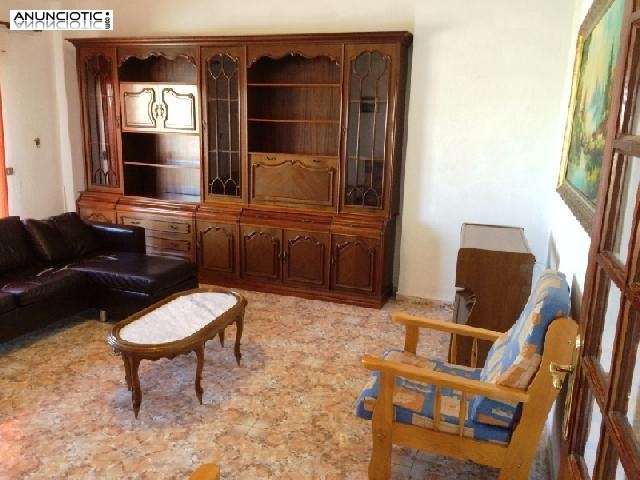 Se alquila piso en finca espa&ntilde;a, 4 hab