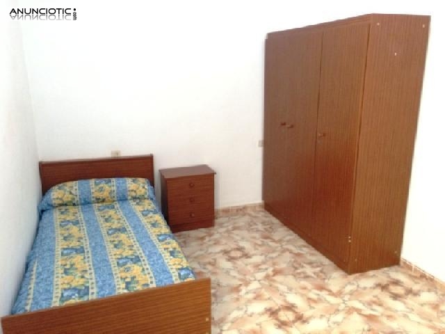 Se alquila piso en finca espa&ntilde;a, 3 hab