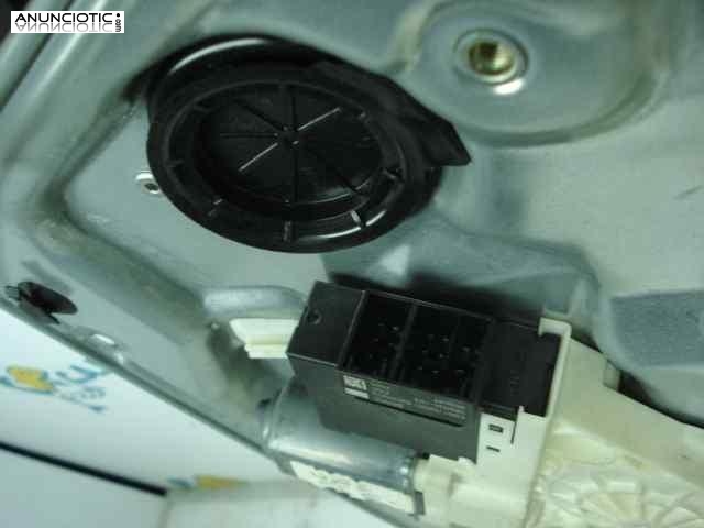 Elevalunas delantero derecho 3036327