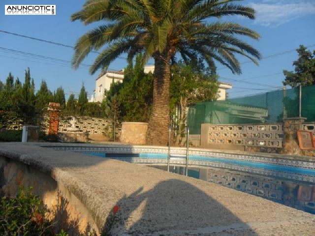 Chalet independiente junto a b&eacute;tera