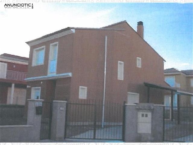 Chalet adosado en urbanizaci&oacute;n