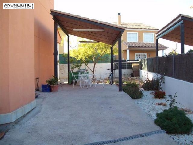 Chalet adosado en urbanizaci&oacute;n