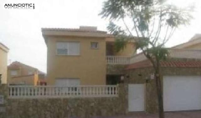 Chalet en urbanizaci&oacute;n en la reva