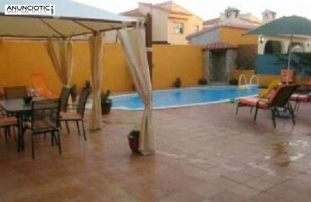 Chalet en urbanizaci&oacute;n en la reva