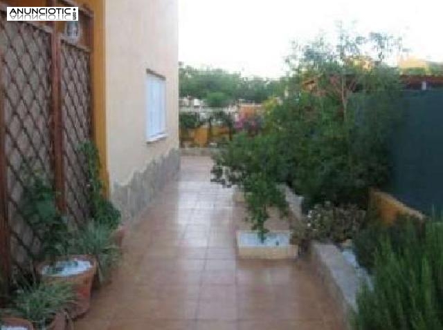 Chalet en urbanizaci&oacute;n en la reva