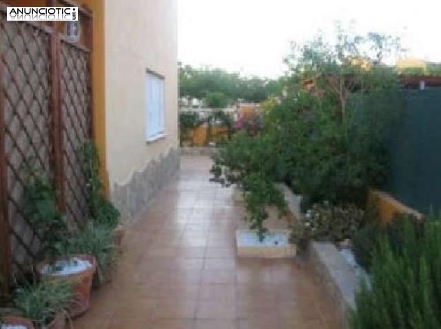 Casa chalet en riba roja de t&uacute;ria de 198 m2