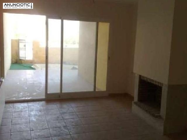 Se alquila adosado de 213 m en b&eacute;tera