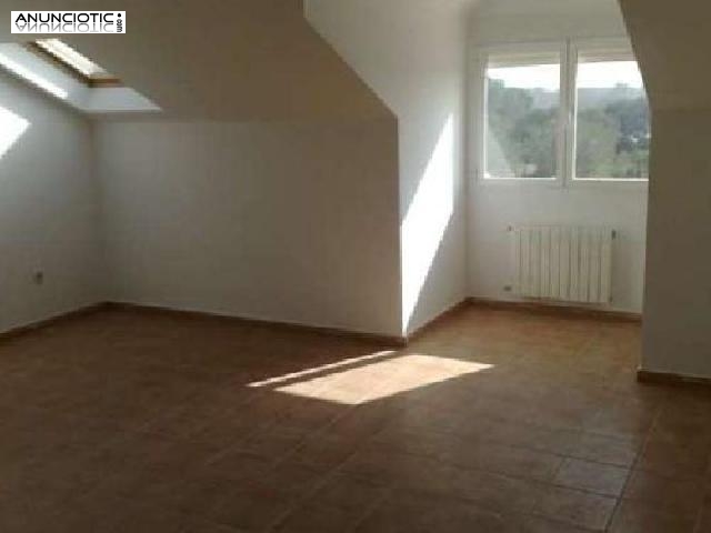 Se alquila adosado de 213 m en b&eacute;tera