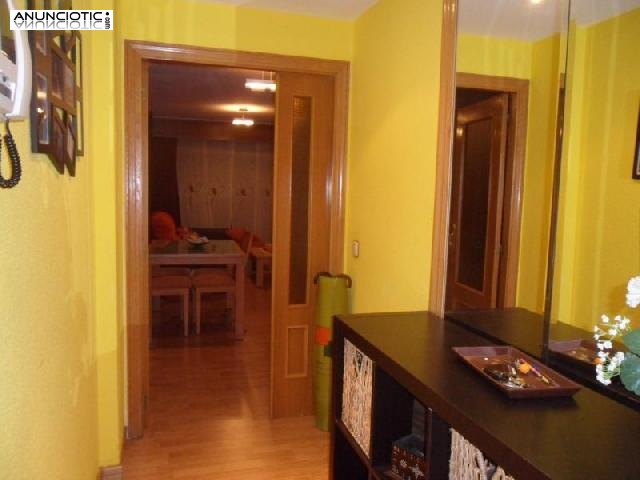 Se vende piso con muy buena distribuci&oacute;n la 