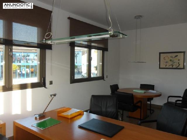 Se vende apartamento en edificio 1 l&iacute;nea d 