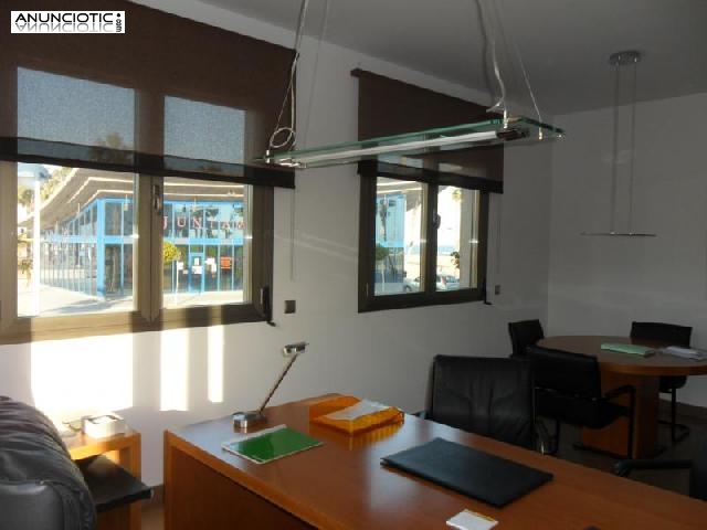 Se vende apartamento en edificio 1 l&iacute;nea d 