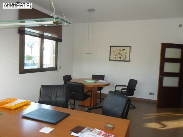 Se vende apartamento en edificio 1 l&iacute;nea d 