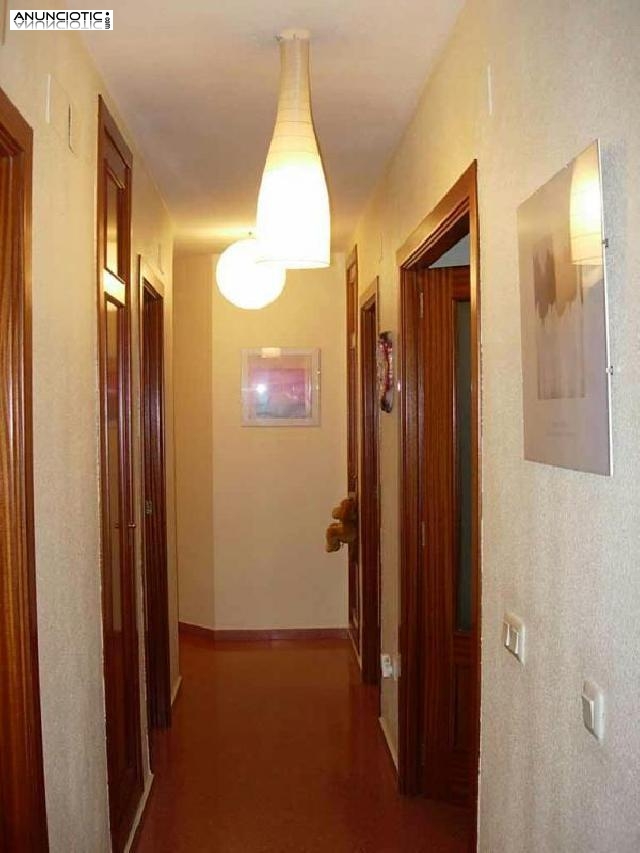 Piso semi nuevo en nou moles