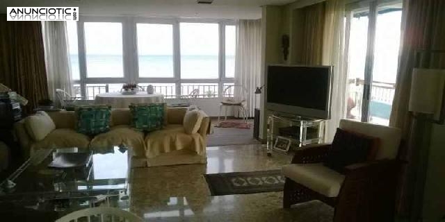 Fabuloso apartamento en playa de gand&iacute;a